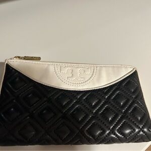 Tory Burch Black and Cream Quilted Wristlet